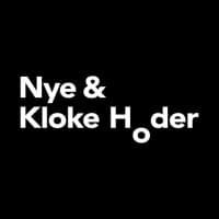 Nye og Kloke Hoder logo