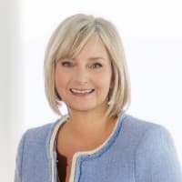 Lisa Larter logo
